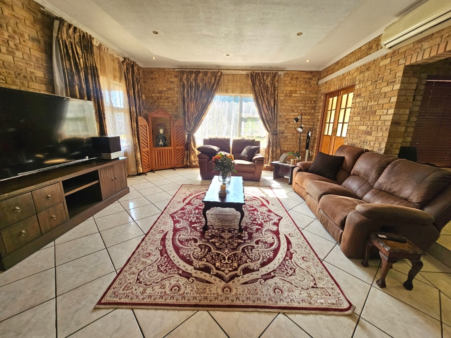 4 Bedroom Property for Sale in Jim Fouchepark Free State